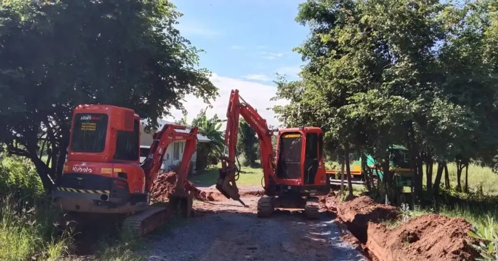 รถแบคโฮรับจ้างตระการพืชผล